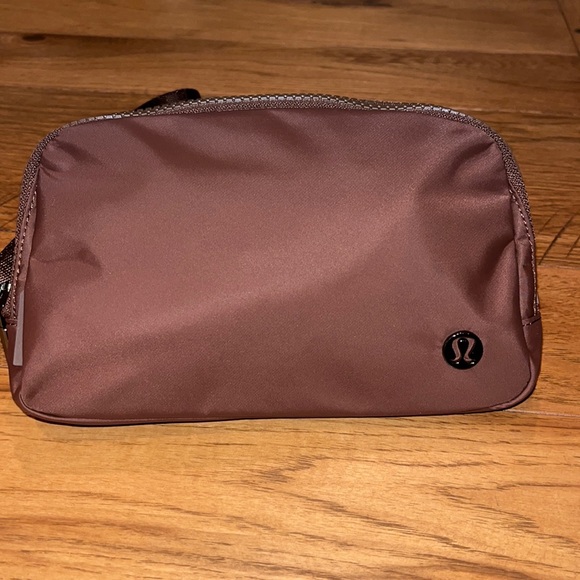 lululemon athletica Handbags - 🍋🍋Lululemon Java Brown Belt Bag. NWT🍋
